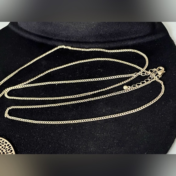 BOUTIQUE NECKLACE ~ Very Trendy! - Picture 4 of 8